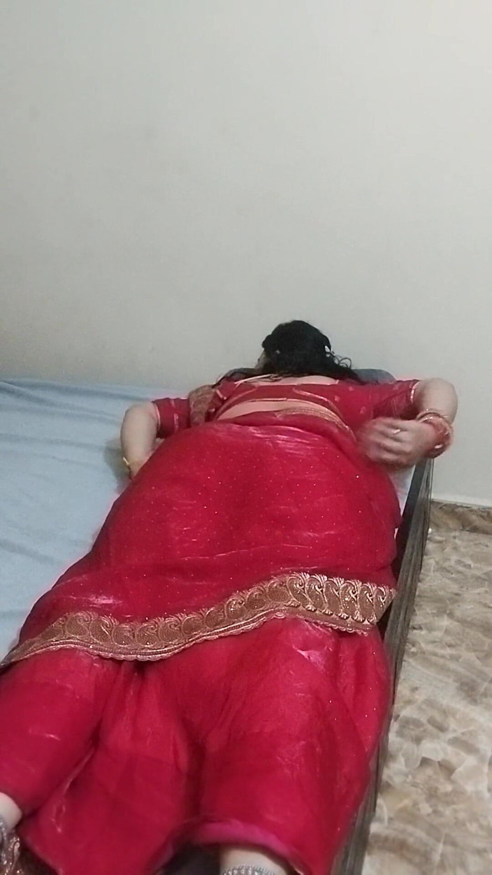 HOT RITU BHABHI: Güzel yenge domaltarak sikişiyor