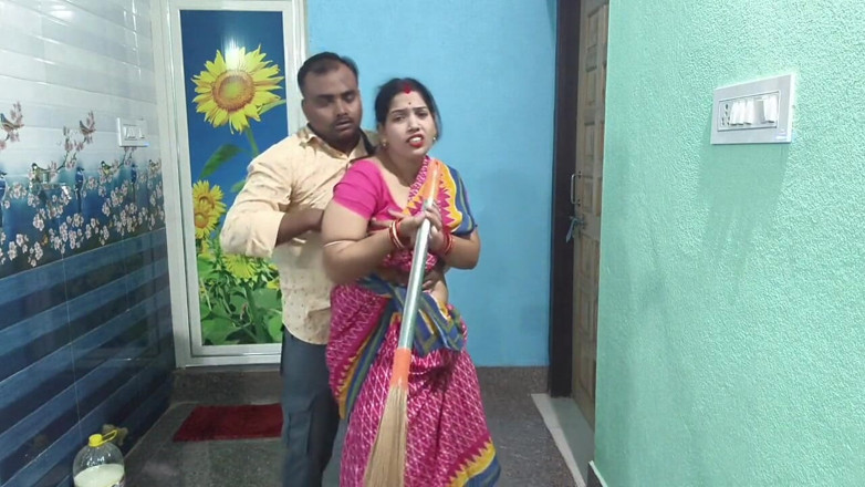 Sona bhabhi: Cô vợ người Ấn ở làng làm tình với debar của cô ấy....