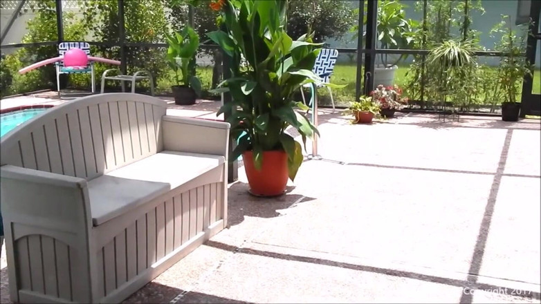 Nasty Girlfriends: Pole dance au bord de la piscine