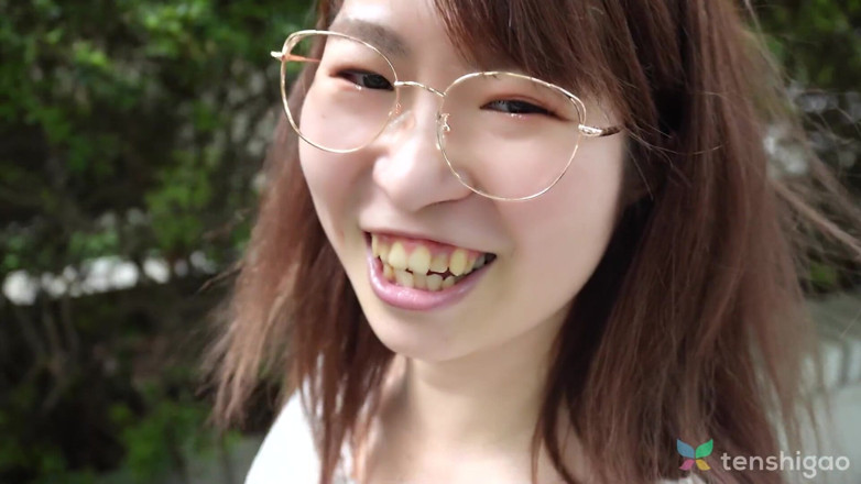 Tenshigao: 첫 성인 비디오에서 사무직 직원 Miss Momoko Azuma