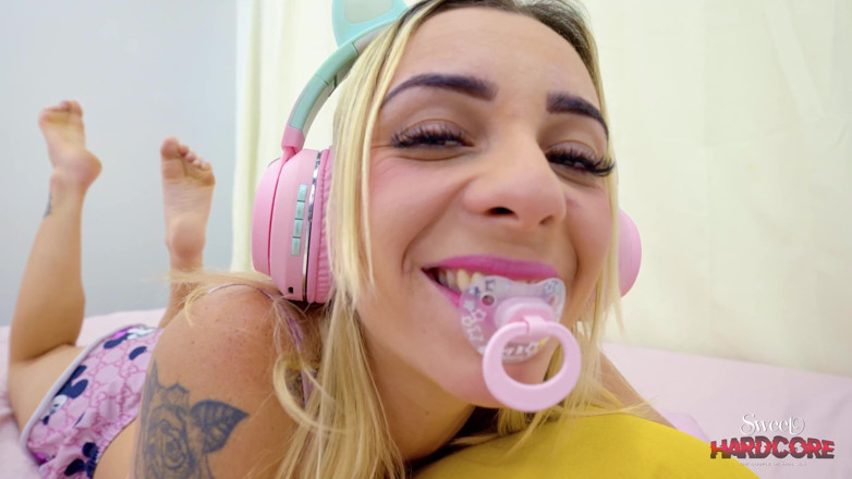 Nasty couples studio: Minha enteada está sozinha em casa, então eu decidi foder...