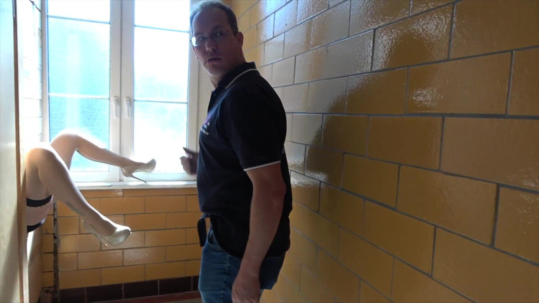 Melina May: Baise au gloryhole sur truckstopp