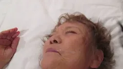 Ninenin ayak tutkunları! Artı - döl yüzü ve kremalı turta