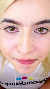 18-letnia amatorka nastolatka Ivonna Zima bez rąk spust połknąć blowjbo