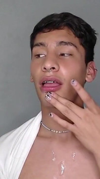 I Want to Give You This Beautiful Cum mas por acidente eu caí na minha boca e senti gosto amargo, no final eu gostei do gosto