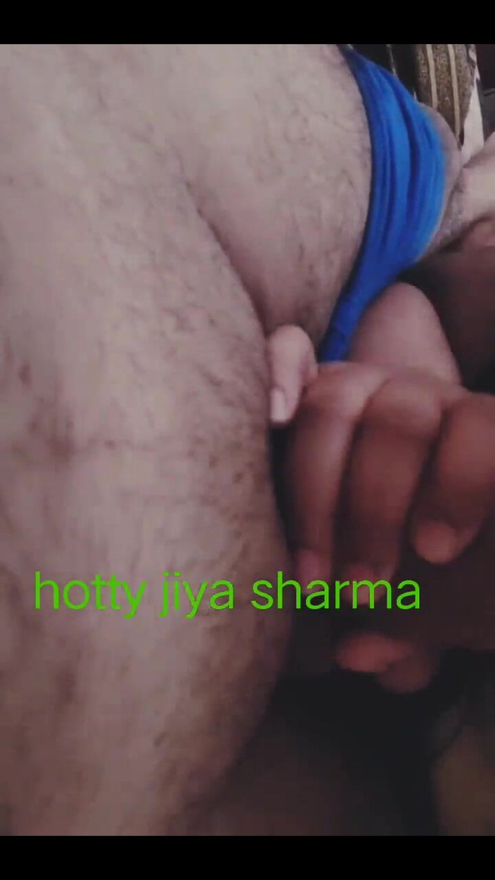 Desi Club House: 야외에서 배다른 아들에게 따먹히는 새엄마