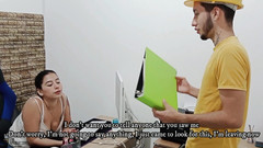 Vayolet: 他的老板不雅的建议，以换取他拿走他的饥渴精液 - 西班牙语色情
