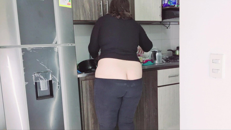 Alice H: Matrigna che pulisce la cucina