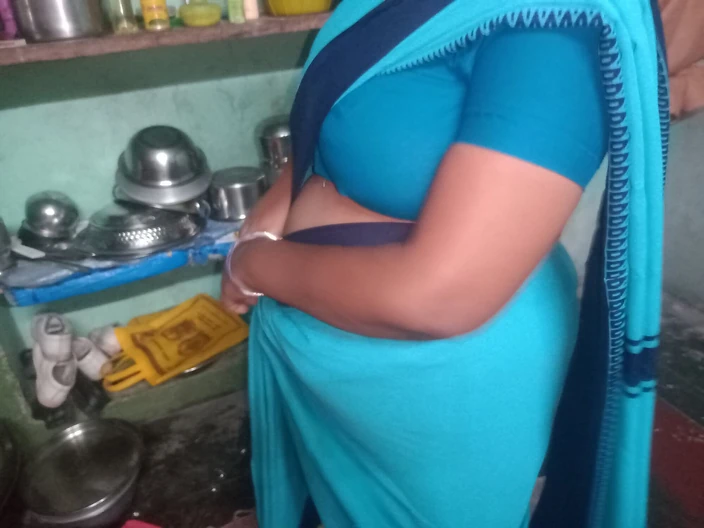 Priyanka314: Indian Aunty Saree Changing Porn Video