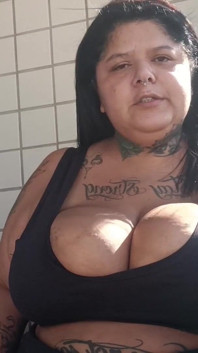 BBW Fumando Na Sua Sacada