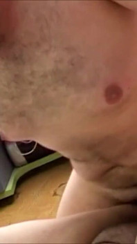 BBW laska dostaje ciepły ładunek w ustach z bliska