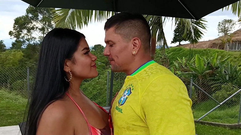 Tibasinsx: ブラジル人のふりをして大きなラティーナとセックスする