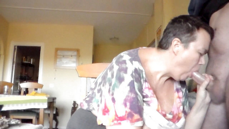 Sex hub couple: Jen sta mettendo il cazzo duro di John in bocca