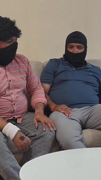 Seksowna pokojówka domu opuściła Bai przez dwóch chłopców