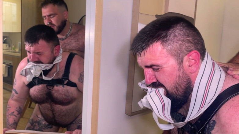 ScruffyStocky: Il ragazzo museruoso scopato con il colletto, legato e riempito...
