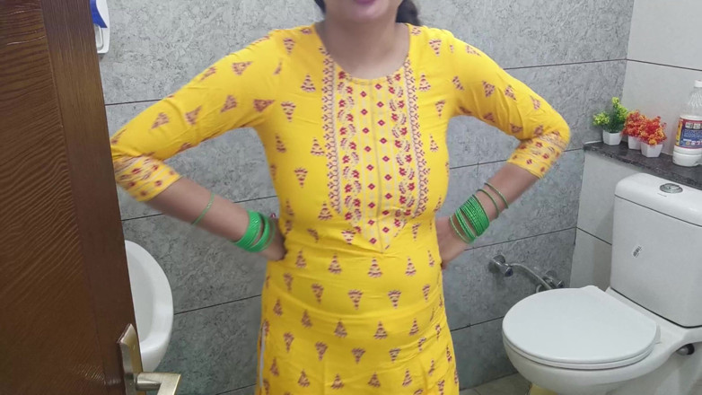 Saarabhabhi6: India caliente madrastra follada hijastro sucio en baño en audio...