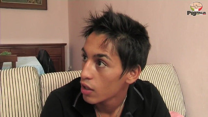 Pig Italia Official: 我的男朋友看到我被我的丈夫操，他们也要求我有想象力的3P性爱