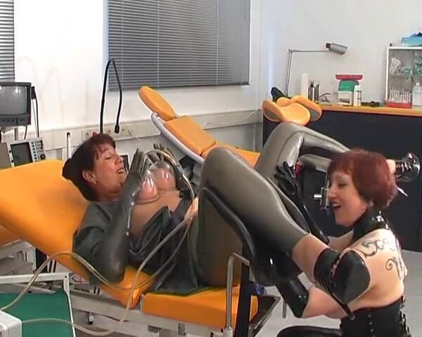 Rubber & Clinic Studio - 1ATOYS: Xtreme vacuum pussy pumping