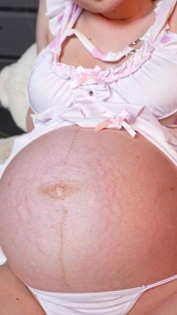 妊娠9ヶ月の義理の妹がもっと欲しい!お腹の憧れ