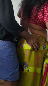 Aksi hot ibu mertua di dapur tanpa editan saat lagi masak