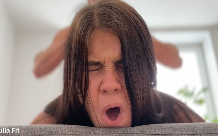 Julia Fit: Студентка бере в рот після анального сексу