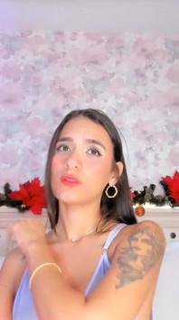 Pretty Horny Babe Fuck Her Self Using Her Toy