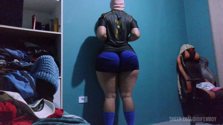 Sissy sapeca studio: A Curvy Tranny with a Big Ass and a Feminine...