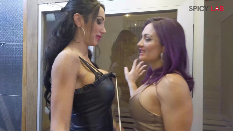 Spicy Lab Production: Laura Fiorentino Anal e Mary Rider cu pumnul