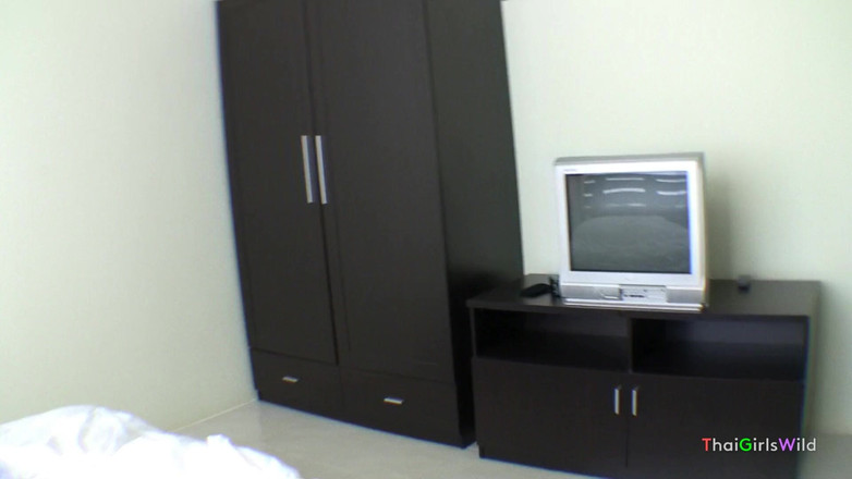 Thai Girls Wild: Remaja Thai yang cantik menerima creampie yang kuat