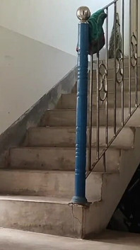 Am venit să-l despărtesc pe vecin