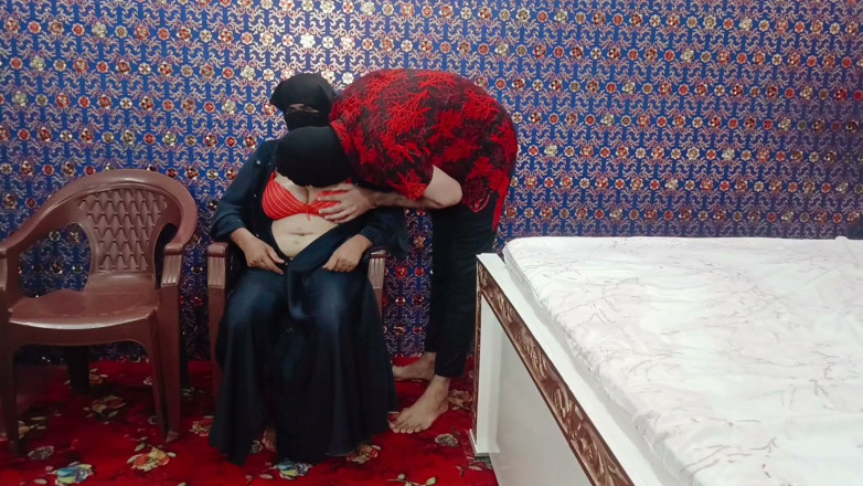 IndianDesiBabhi: Große Brüste Indisches Muslimisches Mädchen Verführt Und Vögelt Hart Mit...