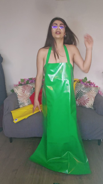 MiaNIqab: 92. Apron Kraliçesi Mia Niqab Önlüklerini Test Ediyor