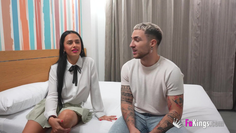 FAKings: Nous adorons le trou du cul de Valenpink ! Une latina...