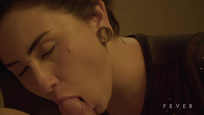 Fever Films: 18-letnia big ass girl uwodzi przyjaciela i ostro się pieprzy
