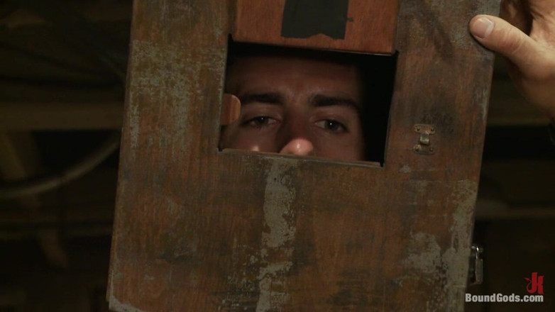 Bound gods: 노예 경매 - 라이브 촬영