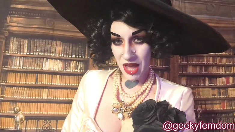 Geeky Femdom: Valentine Date mit lady Dimitrescu