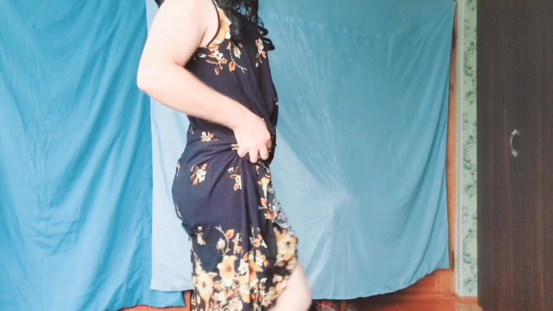 Kitty_Cross: 光沢のあるタイツで脚を見せる見事なフェムボーイ