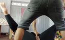 Dimitry Official: 热辣的健身房教练在做例行锻炼时喜欢操他客户的阴道