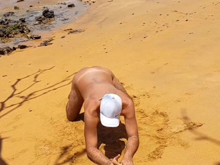 Ladysilvas: Ladysilva naakt op het strand komt mijn hebzuchtige kont neuken