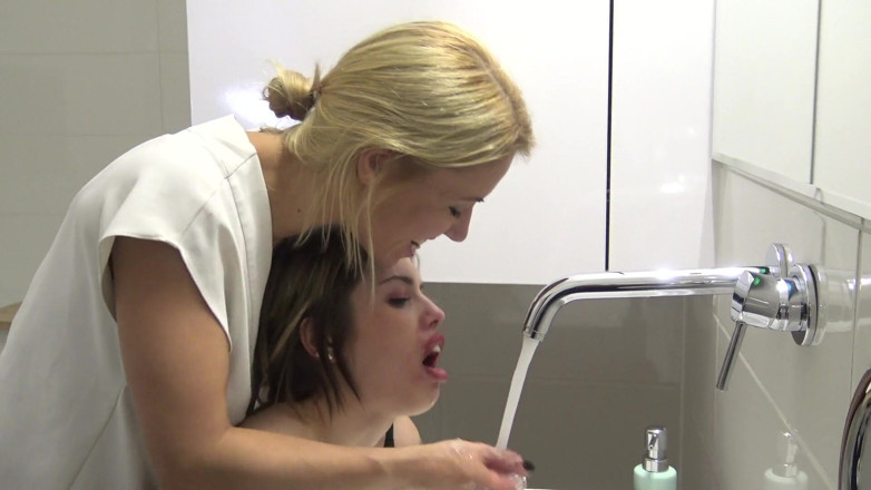 Nikky Thorne: Princess Nikki Uses a Girl