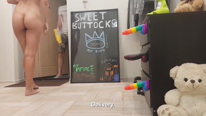 SweetButtocks: Kuryeyle çıplak tanışıyorum