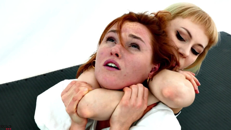 Defeated Sex Fight: Lilith &amp; Meryl - Si rambut merah panas vs si blonde seksi...