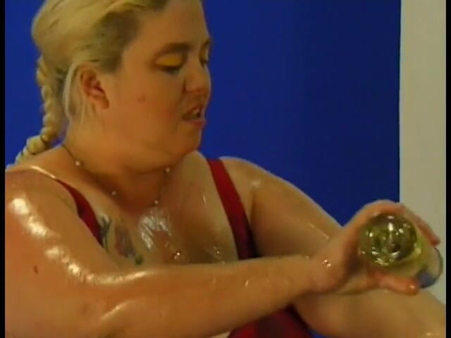 Give me BBW: Safada gordinha Patty Parker gosta de ter seu corpo imbatível...
