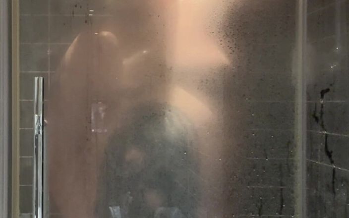 BigBearFrankfurt: La masturbación en la ducha