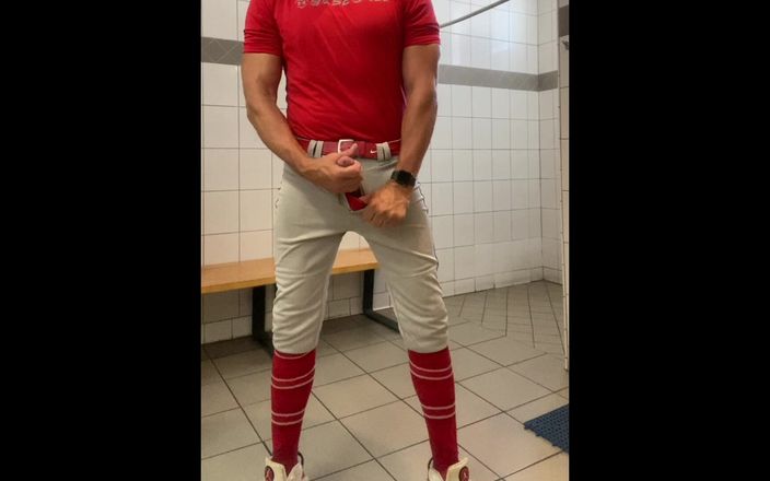 JockDad87: Buff Dilfjockdad87 Di Ruang Ganti dengan Perlengkapan Baseball