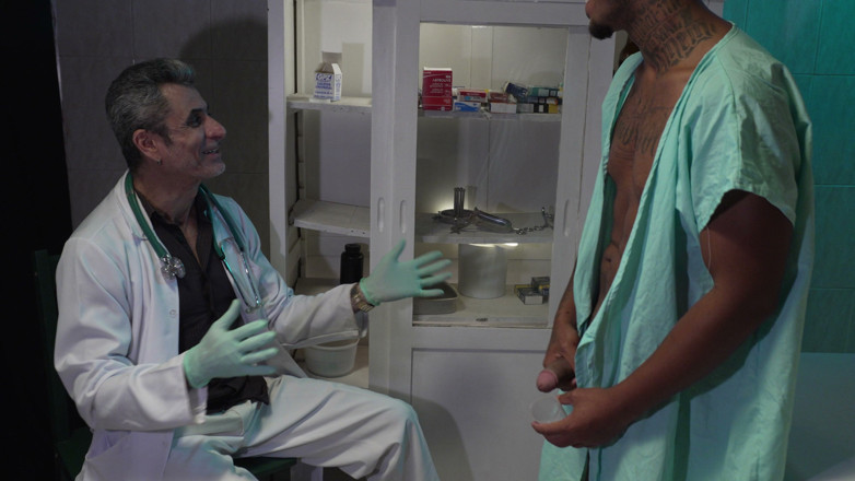 Dirty tricks gays: Doktor Coroa, yeni hastadan çok özel bir şekilde sperm topladı.