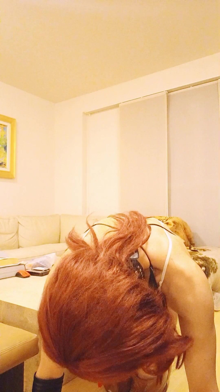 Tammy sissy slave: ホットなタミーシシーが熱いお尻にディルドを押し込む