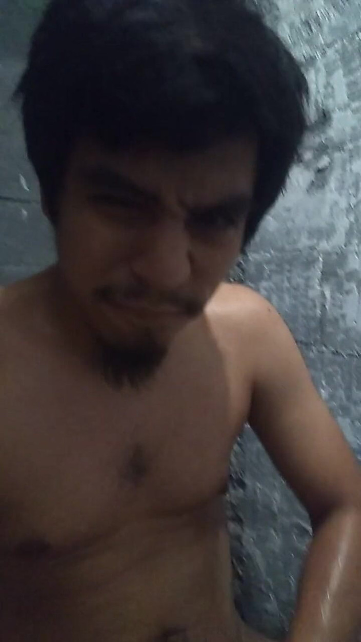 AlexAlejandro13: Saya Sedang Menunggu Awak Di Bilik Air