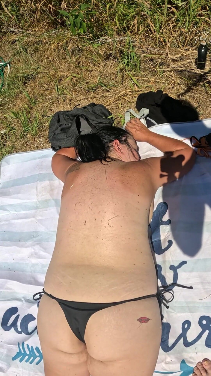 Homesteadmama: 누드 일광욕. 다른 사람들이 오프라인으로 전환하고 실제 생활을 즐기도록 격려하고 싶습니다.