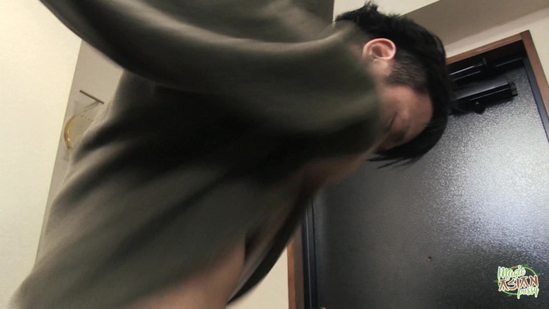 Magic Asian Pussy: Er creampied sie, und nach dem Essen lutschte sie fröhlich...